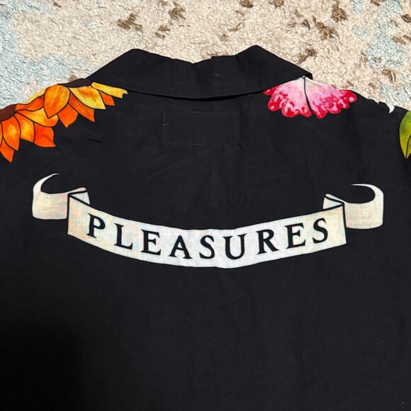 NWT Pleasures Verona Beach Leonardo DiCaprio Button Up Size M Romeo and Juliet - Picture 3 of 8